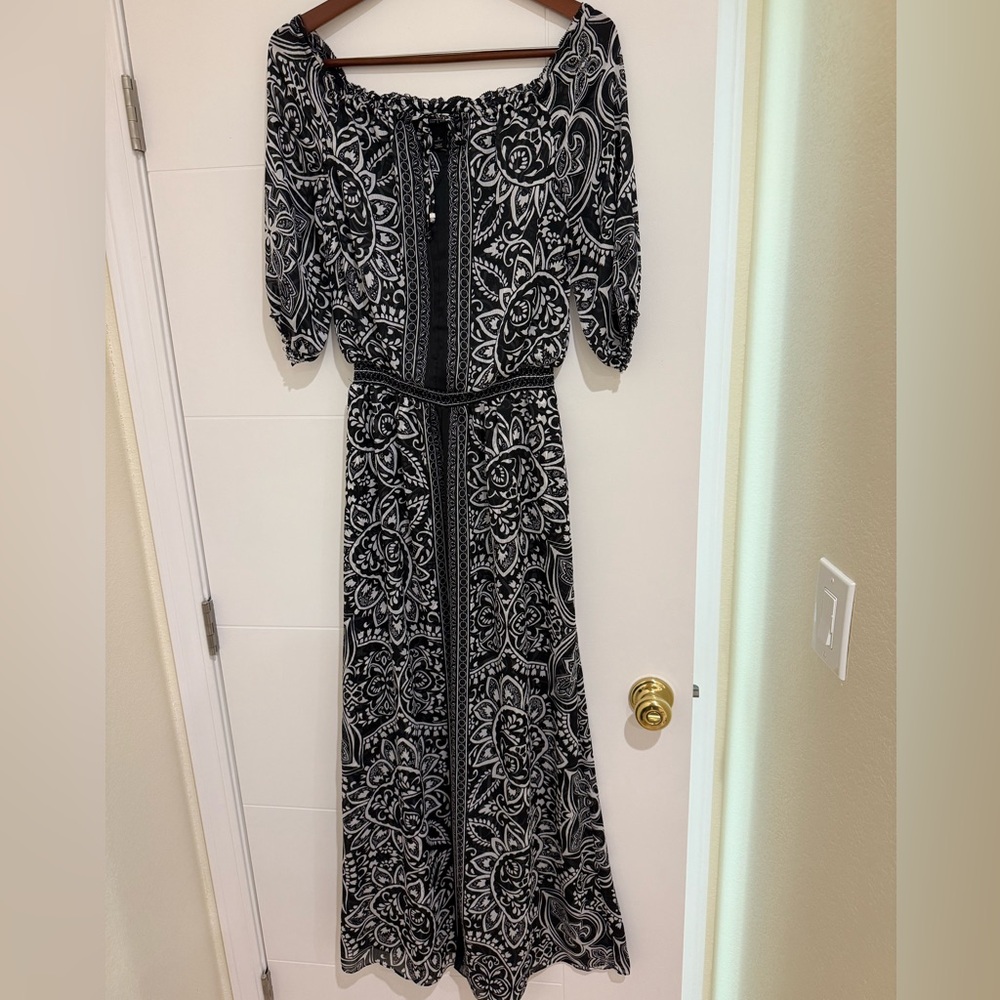 White House Black Market Black and White Floral 3/4 Sleeve Dress